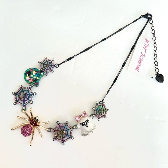 🔹️Betsey Johnson 🔹️Halloween spiders ghost Necklace ✨️🕸 - Picture 2 of 7
